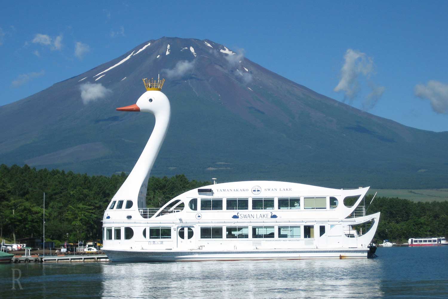 山中湖遊覧船 白鳥の湖